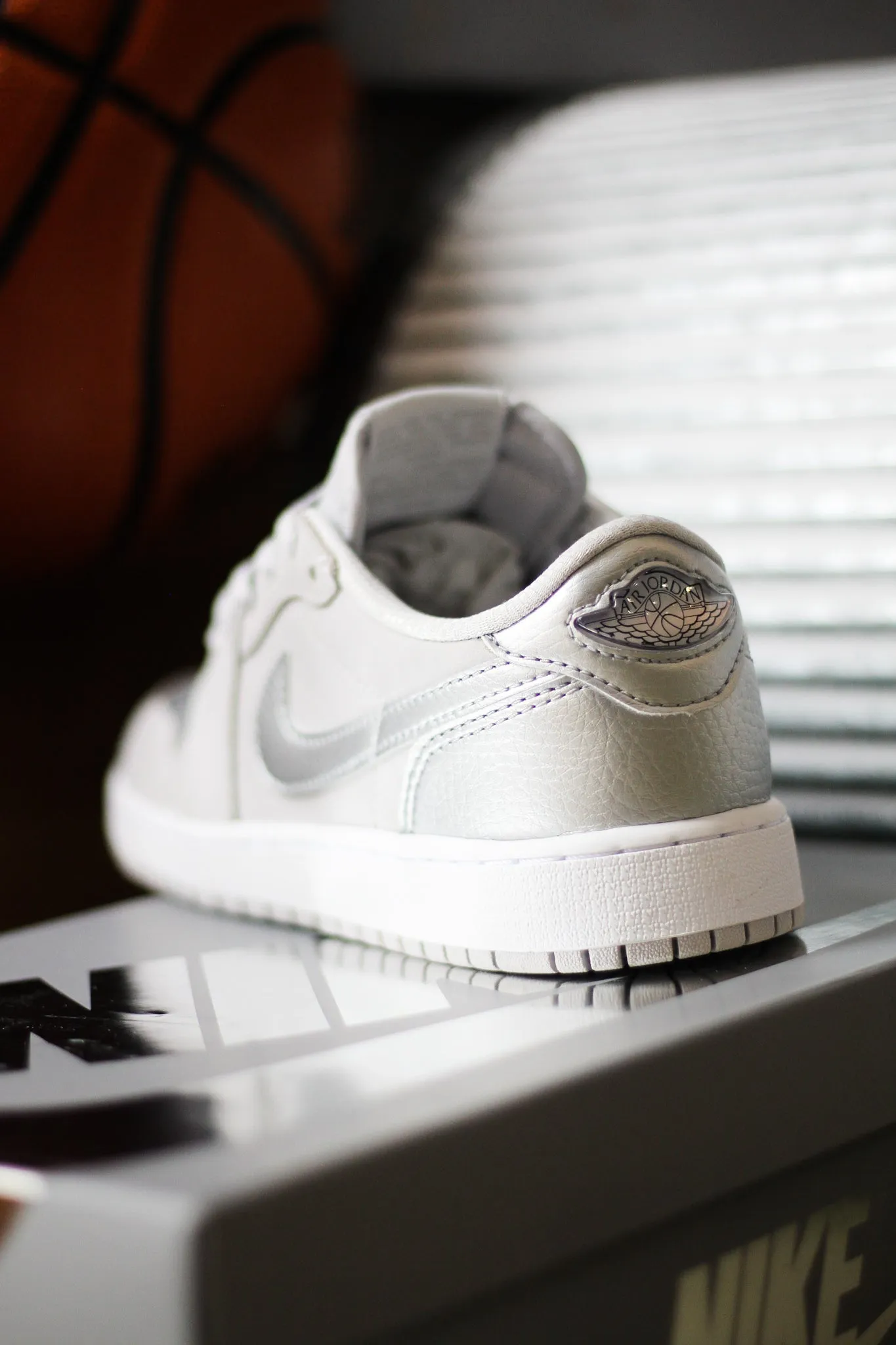 AIR JORDAN 1 LOW OG (GS) "METALLIC SILVER"